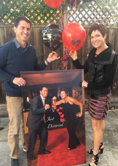 Parents Make Their Split Less Awkward By Throwing A Divorce Party (6 pics)