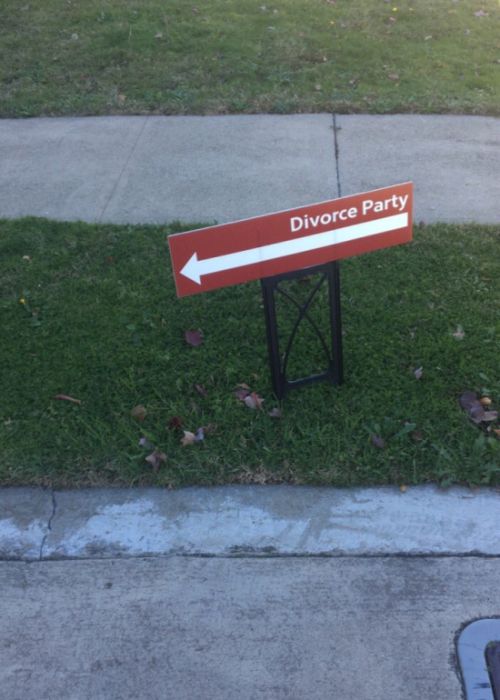 Parents Make Their Split Less Awkward By Throwing A Divorce Party (6 pics)