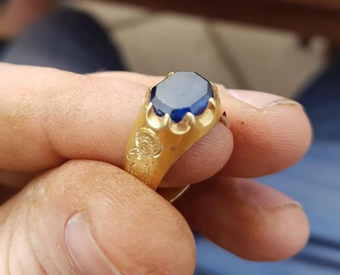 Man Finds Medieval Ring In Robin Hood's Sherwood Forest (4 pics)