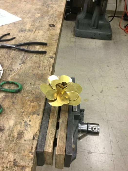 Guy Makes A Gorgeous Gold Rose For His Girl (19 pics)