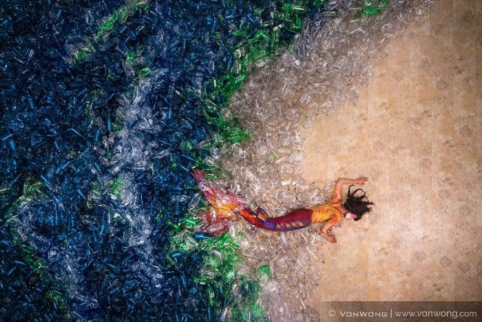 Powerful Photos Show Mermaids Swimming In A Plastic Bottle Ocean (7 pics)
