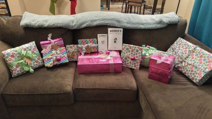 Bill Gates Bought Many Thoughtful Gifts For His Reddit Secret Santa (13 pics)