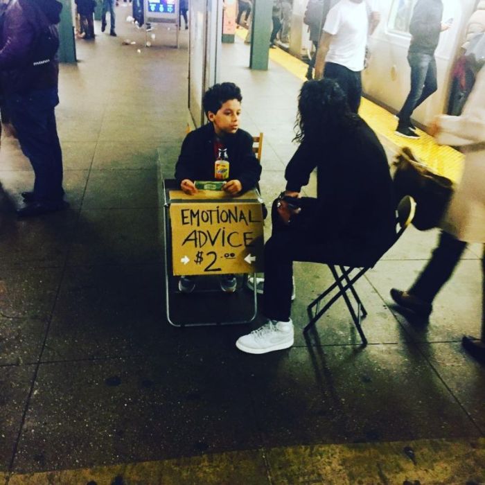 Small Psychologist Offers Emotional Advice To People In New York City (15 pics)