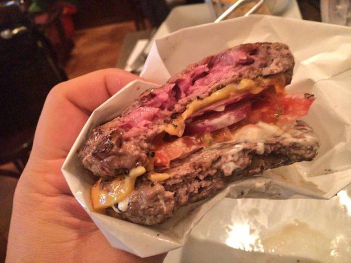 You Can Get The Best Burgers Ever At This Japanese Restaurant (10 pics)