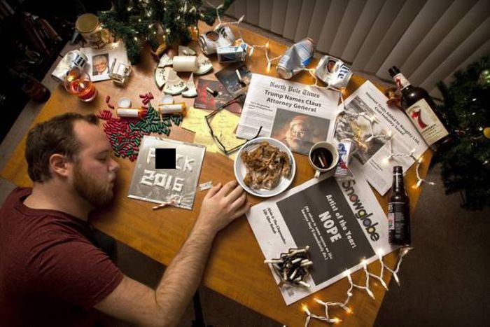 Every Year This Guy Makes The Best Custom Christmas Cards (9 pics)