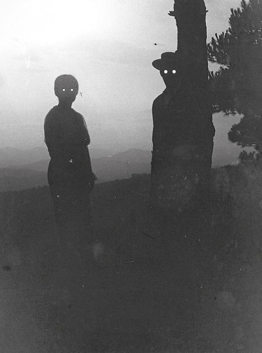 Creepy Photos That Will Make You Feel Uneasy (35 pics)