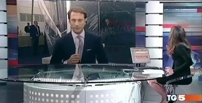 Broadcaster Accidentally Flashes Her Underwear On Italian TV (4 pics)