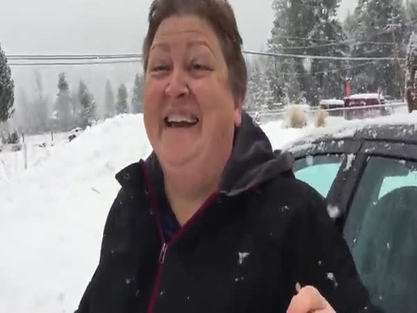Guy Surprises His Mom For Christmas And She Almost Doesn't Recognize Him