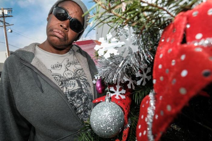 Christmas In The Ghettos Of Los Angeles (19 pics)