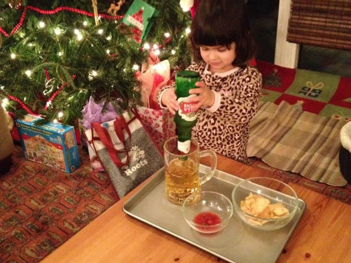 Santa Doesn't Get Milk And Cookies At This House (4 pics)