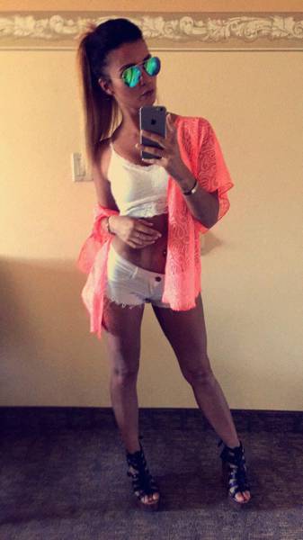 Sometimes Sexy Short Shorts Just Aren't Short Enough (34 pics)