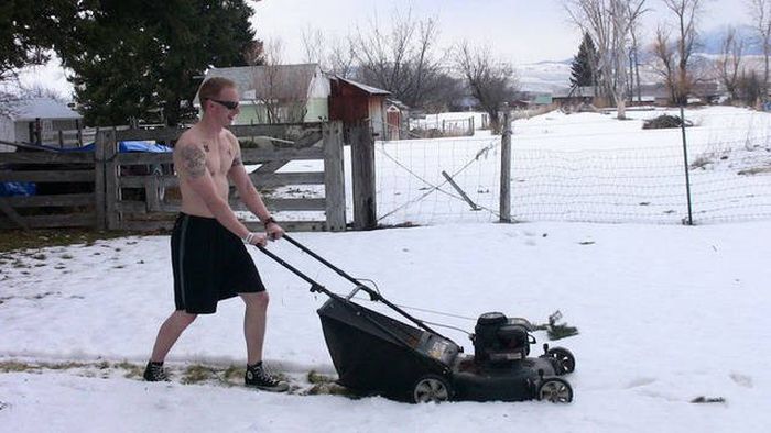 People Who Could Clearly Care Less About Cold Weather (67 pics)
