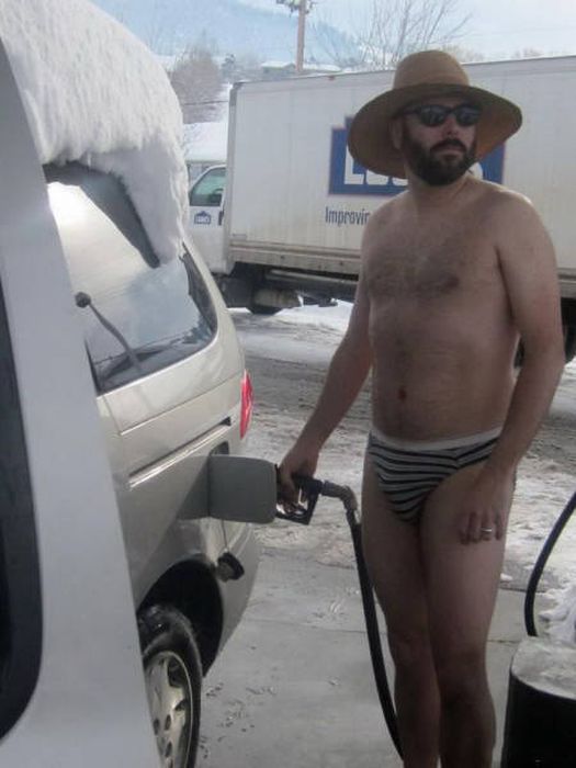 People Who Could Clearly Care Less About Cold Weather (67 pics)