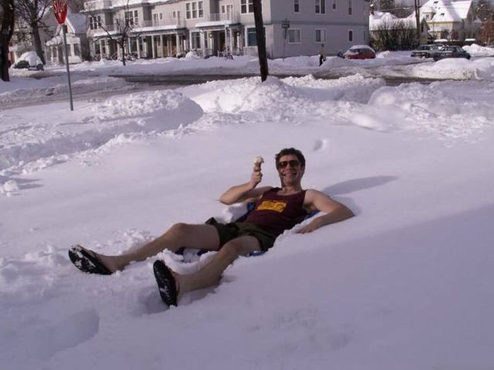 People Who Could Clearly Care Less About Cold Weather (67 pics)