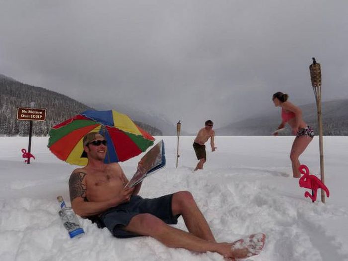 People Who Could Clearly Care Less About Cold Weather (67 pics)