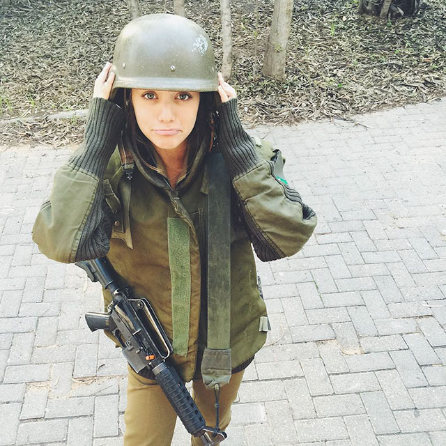 Say Hello To The Hot Women Of The Israeli Defense Force 31 Pics