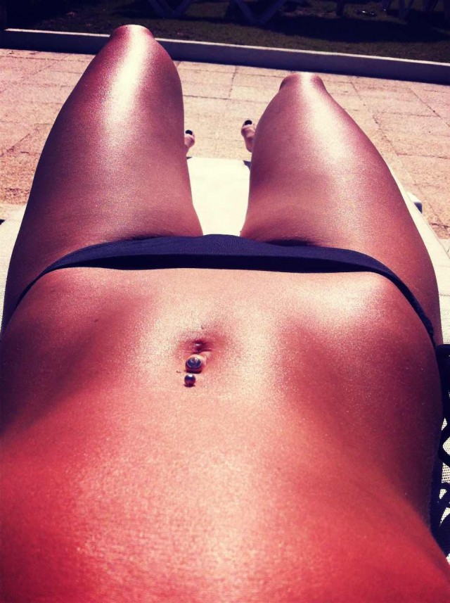 The Beach Is A Sexy Place To Take A Selfie (42 pics)