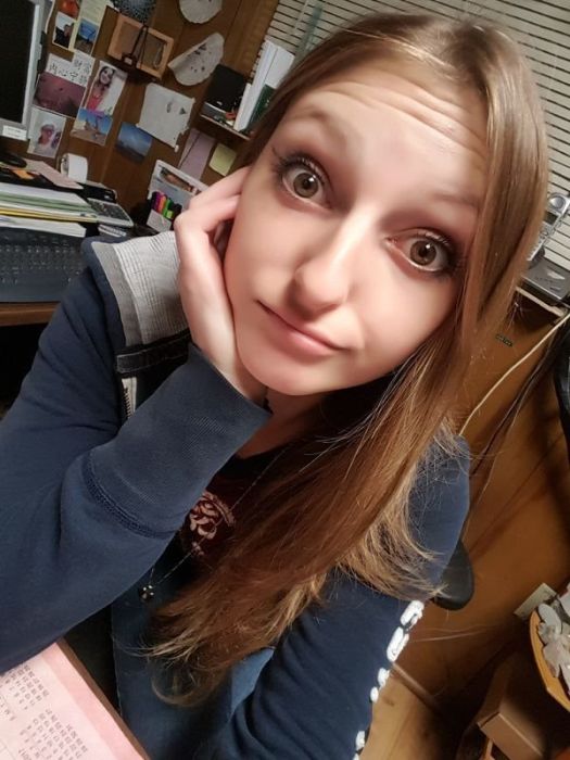 When Gorgeous Girls Take Selfies At Work (34 pics)