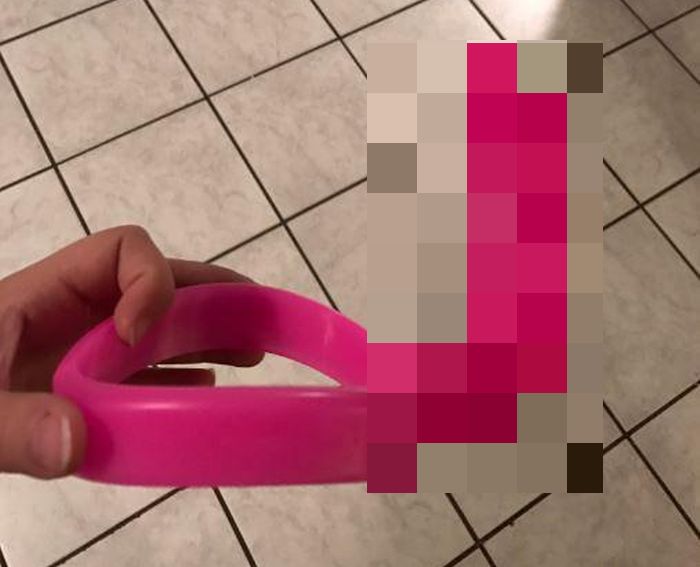 The Internet Couldn't Stop Laughing At This Seemingly Rude Christmas Gift (2 pics)