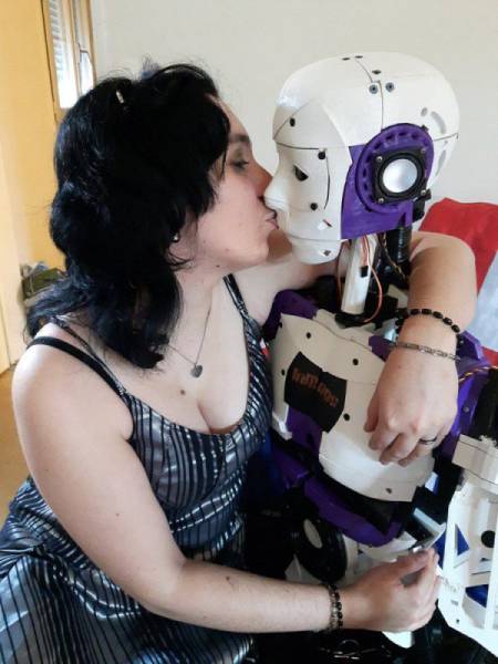 Loving Relationships Between Humans And Robots Are Becoming A Reality (7 pics)