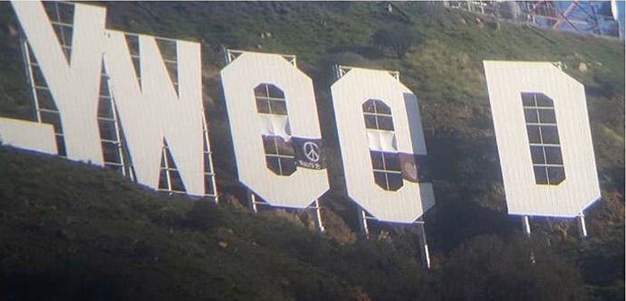 Someone Pulled The Ultimate Prank At The Hollywood Sign For New Year's (2 pics)