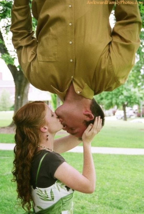 The Most Cringeworthy Engagement Photos Ever Taken (18 pics)