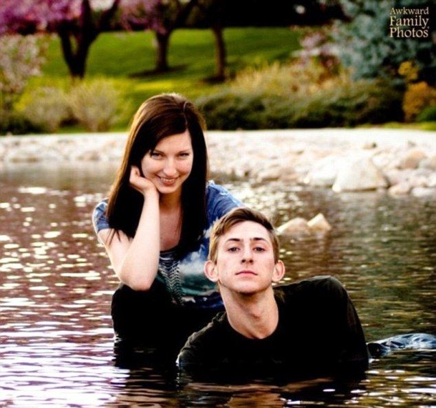 The Most Cringeworthy Engagement Photos Ever Taken (18 pics)