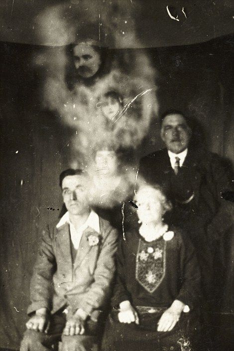 The First Ghosts Ever Caught On Camera (22 pics)