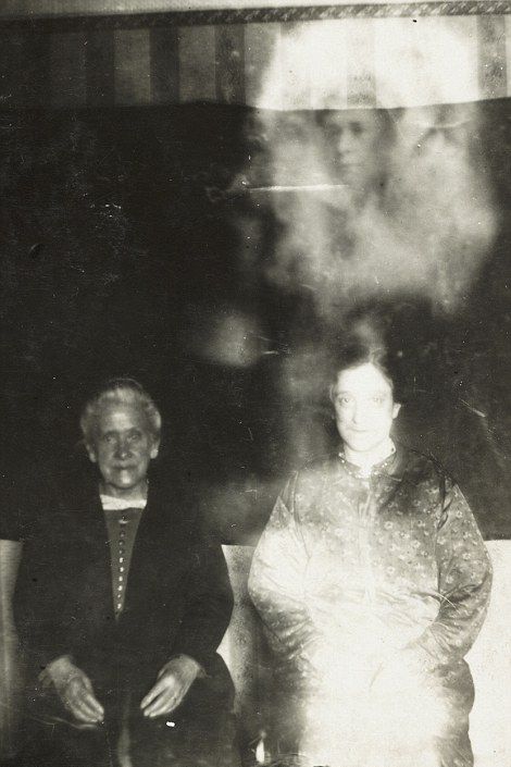 The First Ghosts Ever Caught On Camera (22 pics)