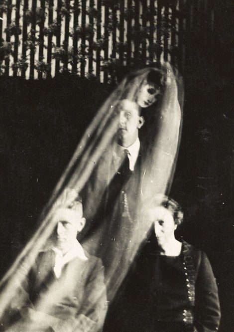 The First Ghosts Ever Caught On Camera (22 pics)