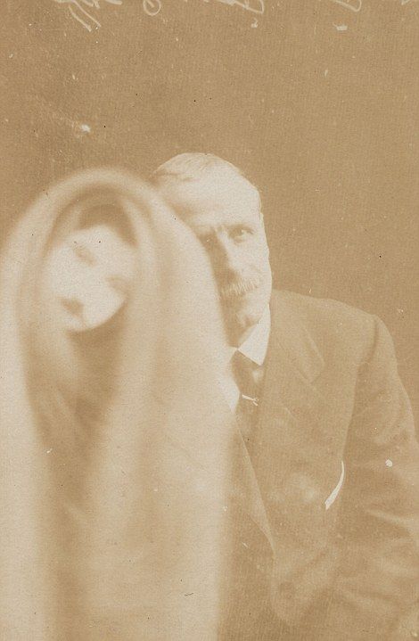 The First Ghosts Ever Caught On Camera (22 pics)