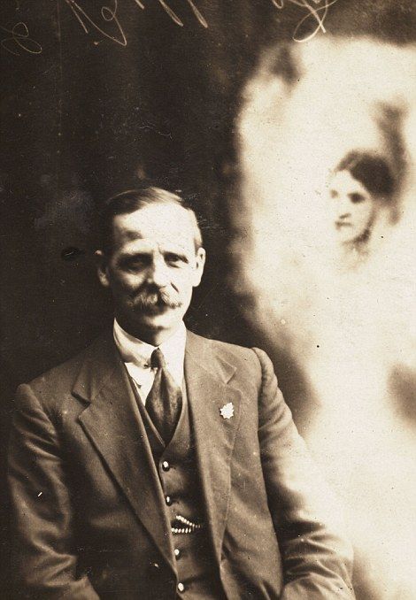 The First Ghosts Ever Caught On Camera (22 pics)