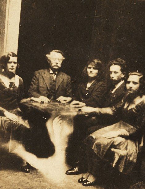 The First Ghosts Ever Caught On Camera (22 pics)