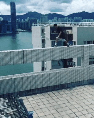 Daring People Who Showed No Fear While Cheating Death (15 gifs)