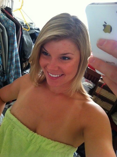 Hot Towel Selfies That Will Steam Up More Than Just Your Mirror (35 pics)