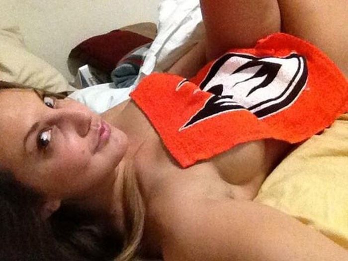 Hot Towel Selfies That Will Steam Up More Than Just Your Mirror (35 pics)