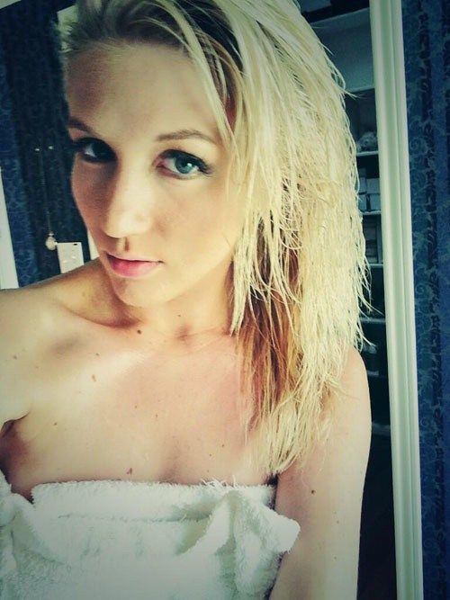 Hot Towel Selfies That Will Steam Up More Than Just Your Mirror (35 pics)