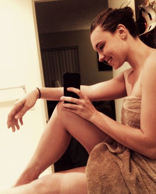 Hot Towel Selfies That Will Steam Up More Than Just Your Mirror (35 pics)