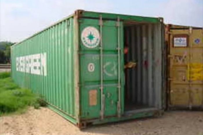 Man Turns A Container Into The Ultimate Storage Space (18 pics)