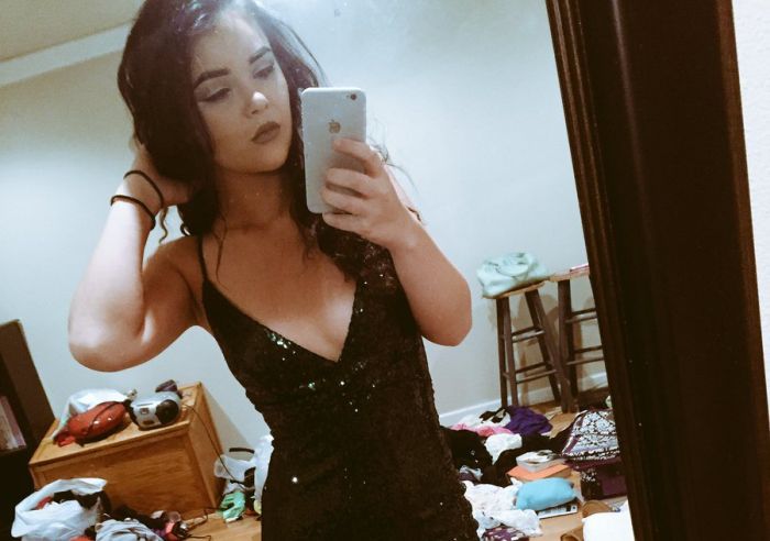 Why It's A Good Idea To Clean Your Room Before Taking A Selfie (3 pics)
