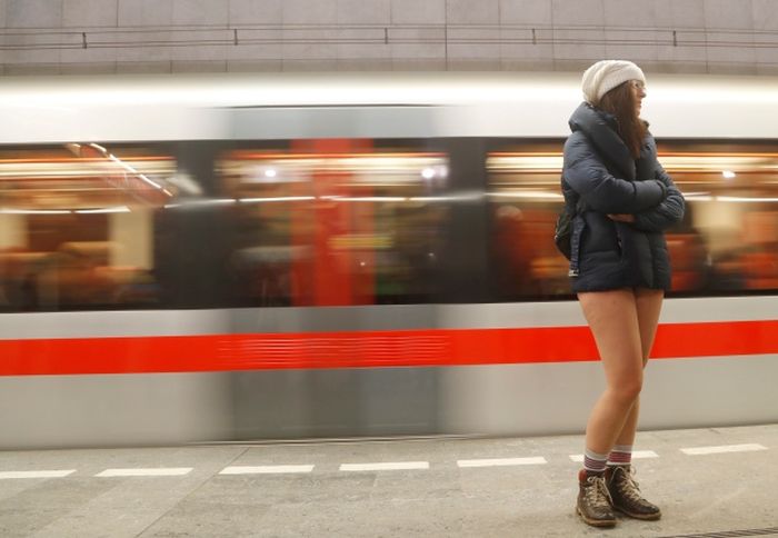 Subway Riders Around The World Enjoy No Pants Day (15 pics)