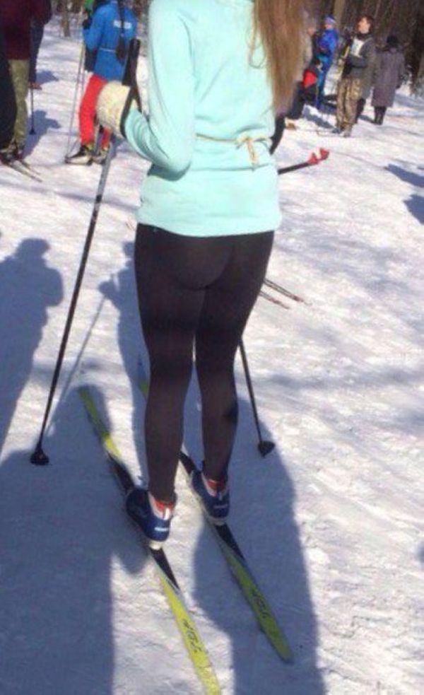 Girls In Leggings Keep Winter Hot (16 pics)