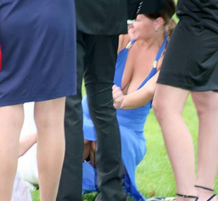 Bridesmaid Steals The Show With Her Sexy Dress (9 pics)