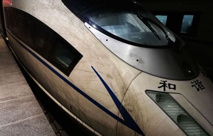 Train Traveling From Shanghai To Beijing Covered In Smog (6 pics)