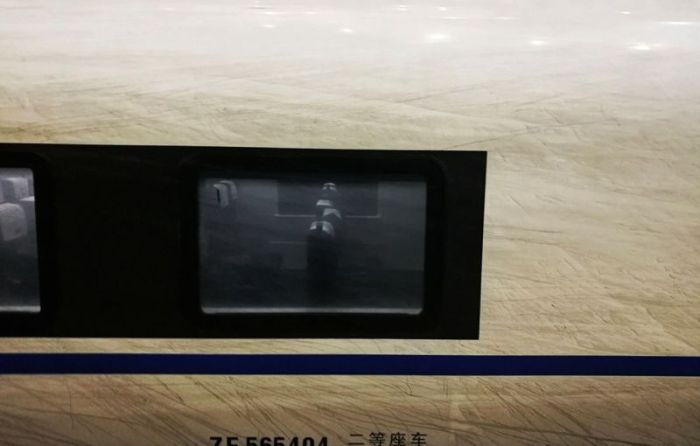 Train Traveling From Shanghai To Beijing Covered In Smog (6 pics)