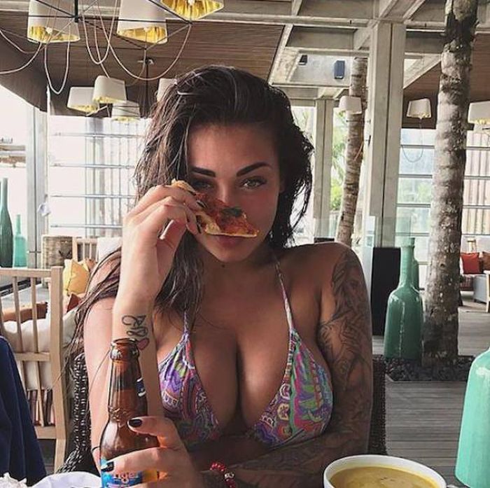 Beautiful Busty Ladies Are A Mouthwatering Sight (52 pics)
