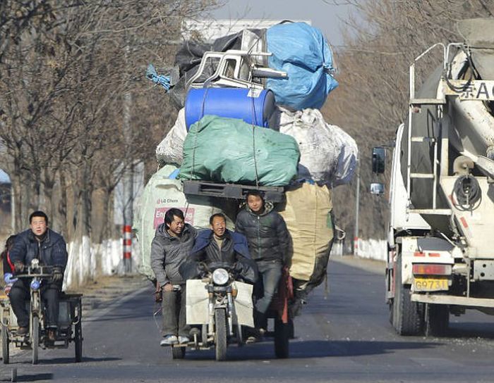 Why China’s Roads Are Some Of The Most Dangerous In The World (25 pics)