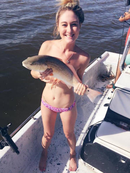 Pics That Prove Hot Girls Like To Fish Too (45 pics)