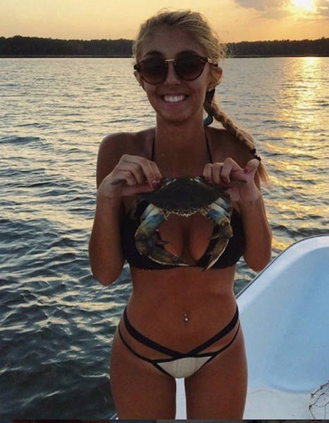 Pics That Prove Hot Girls Like To Fish Too (45 pics)