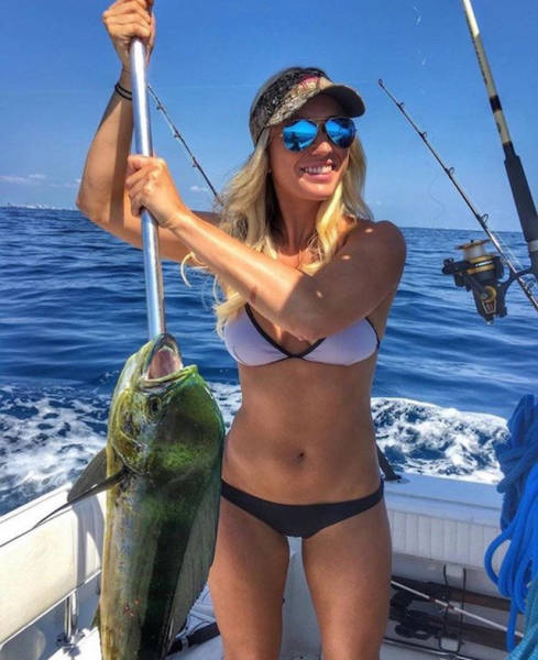 Pics That Prove Hot Girls Like To Fish Too (45 pics)